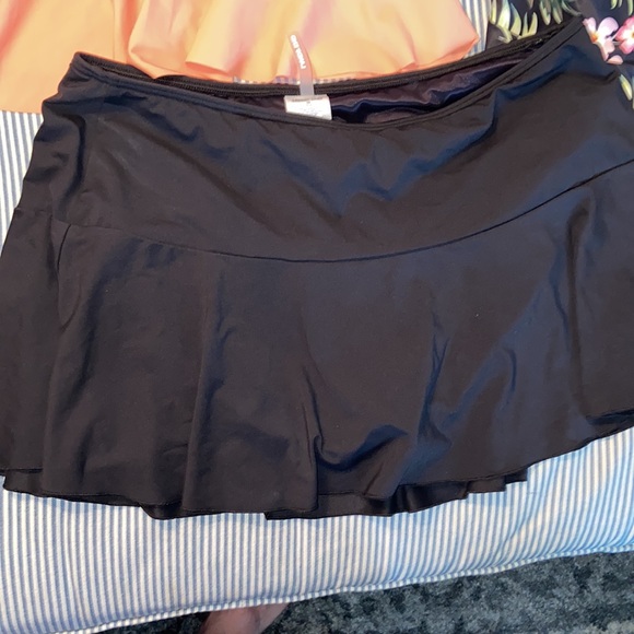 Swim Bundle 2 tops and skirted bottom - Picture 4 of 10